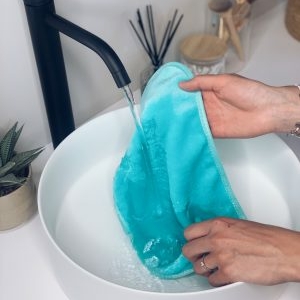 Cleansing towel